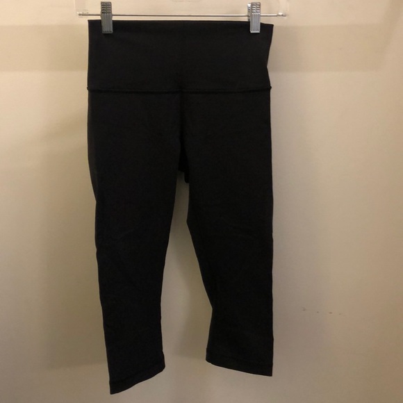 lululemon athletica Pants - Lululemon black crop legging, sz 6, 71038 lululemon athletica Pants - Lululemon black crop legging, sz 6, 71038